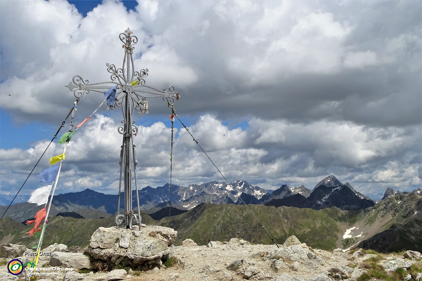 37 Alla croce del Corno Stella (2620 m) , collocata dal CAI-Zogno a ricordo di Angelo Gherardi nel 1975.JPG